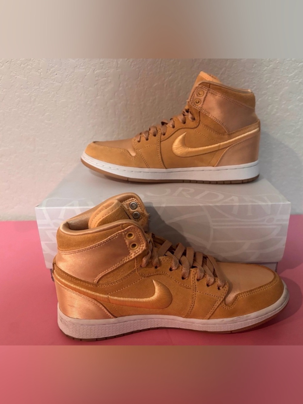EUC Retro High Top Air Jordans in Shiny Gold. Sz 7